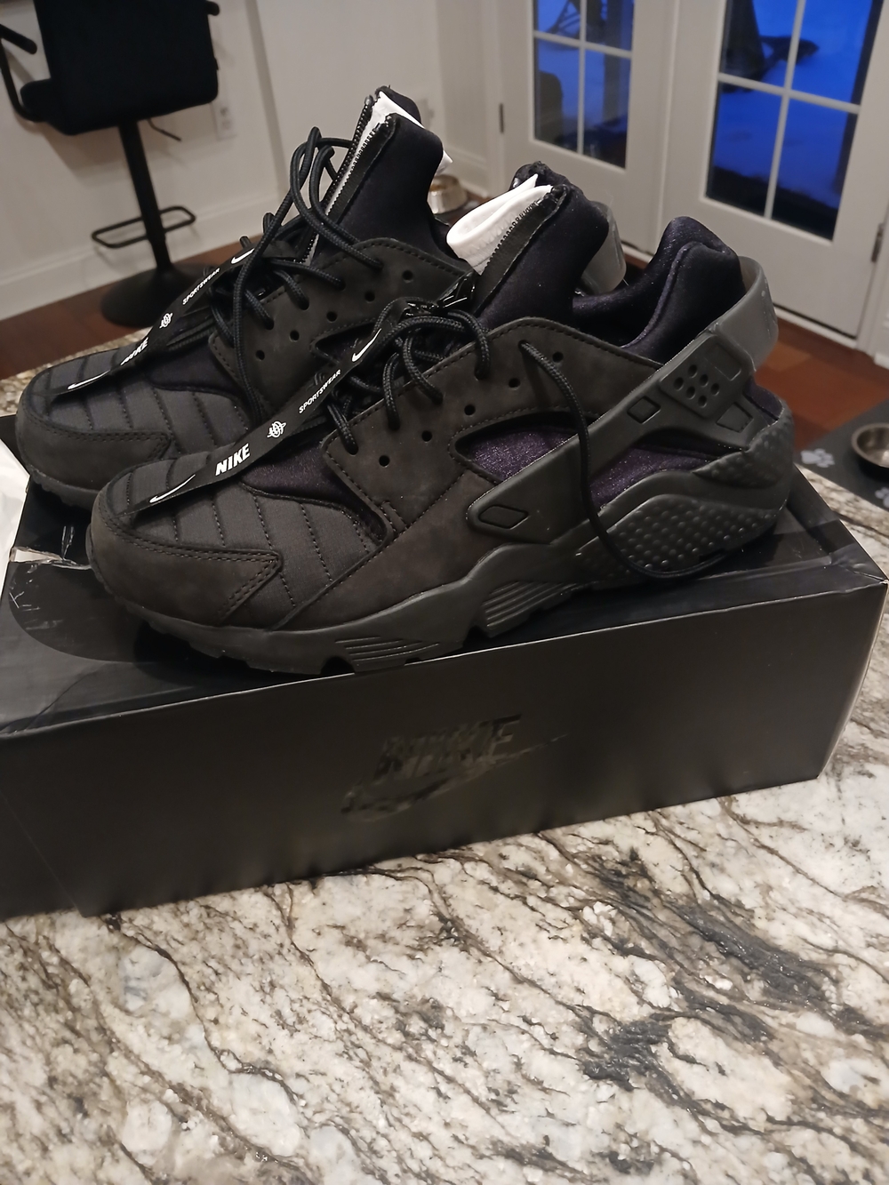Nike Men’s Black and Purple Low-Top Athletic Sneakers